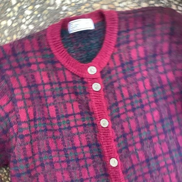 Vintage Edinburgh fuzzy mohair plaid red green Christmas sweater M England - Picture 6 of 7